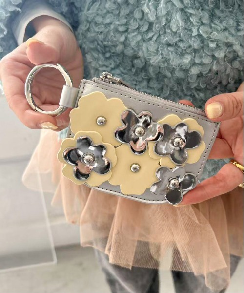 Casselini(キャセリーニ)の「Casselini(キャセリーニ)フラワーモチーフコインケース(コインケース・レディース・レッド/ブラック/シルバー・FREE)」の8枚目の写真