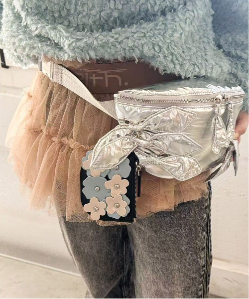 Casselini(キャセリーニ)の「Casselini(キャセリーニ)フラワーモチーフコインケース(コインケース・レディース・レッド/ブラック/シルバー・FREE)」の5枚目の写真