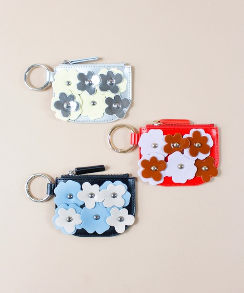 Casselini(キャセリーニ)の「Casselini(キャセリーニ)フラワーモチーフコインケース(コインケース・レディース・レッド/ブラック/シルバー・FREE)」の4枚目の写真