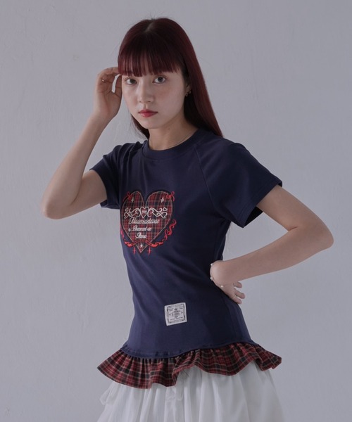 Uenui（ウニュイ）の「【 cunii 】 チェックハートフリルTシャツ（Tシャツ/カットソー・レディース・ネイビー/グレー・FREE）」の2枚目の写真