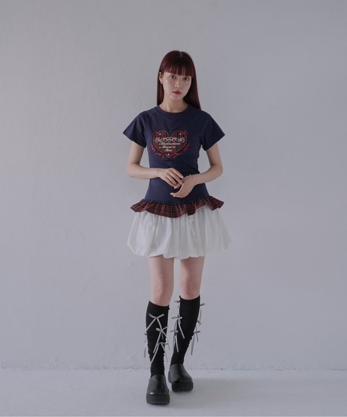 Uenui（ウニュイ）の「【 cunii 】 チェックハートフリルTシャツ（Tシャツ/カットソー・レディース・ネイビー/グレー・FREE）」の3枚目の写真