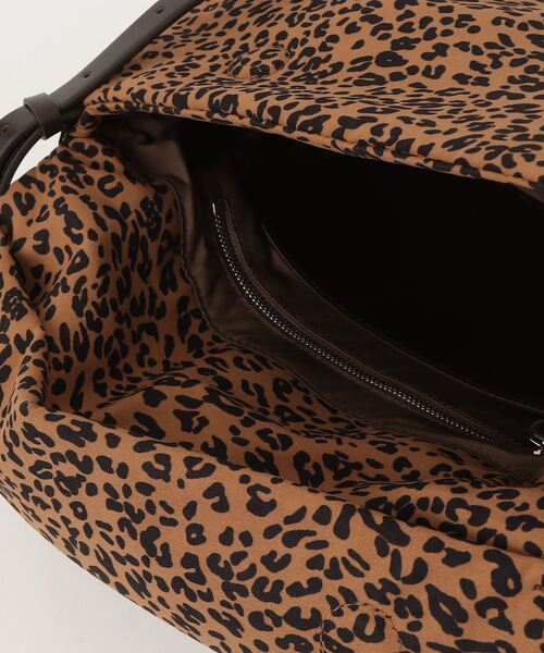 ADD CULUMN(アドカラム)の「(ADD CULUMN)ROLLA M LEOPARD(ショルダーバッグ・レディース・ブラウン・ONE SIZE)」の3枚目の写真