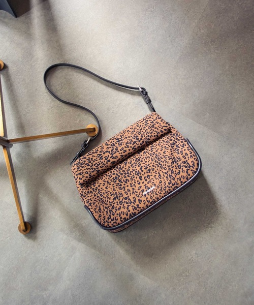 ADD CULUMN(アドカラム)の「(ADD CULUMN)ROLLA M LEOPARD(ショルダーバッグ・レディース・ブラウン・ONE SIZE)」の13枚目の写真