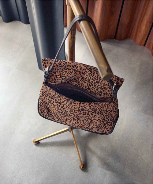ADD CULUMN(アドカラム)の「(ADD CULUMN)ROLLA M LEOPARD(ショルダーバッグ・レディース・ブラウン・ONE SIZE)」の12枚目の写真