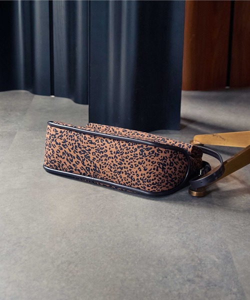 ADD CULUMN(アドカラム)の「(ADD CULUMN)ROLLA M LEOPARD(ショルダーバッグ・レディース・ブラウン・ONE SIZE)」の11枚目の写真