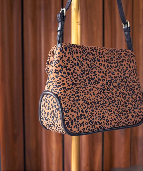 ADD CULUMN(アドカラム)の「(ADD CULUMN)ROLLA M LEOPARD(ショルダーバッグ・レディース・ブラウン・ONE SIZE)」の10枚目の写真