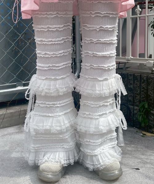 Candy Stripper(キャンディストリッパー)の「FRILL LACE FLARE パンツ(その他パンツ・レディース・ピンク/オフホワイト/ブラック・FREE)」の5枚目の写真