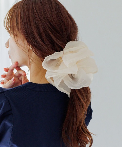 mysty woman(ミスティウーマン)の「【WEB限定】エアリーフリルシュシュ 589618(シュシュ・レディース・アイボリー・FREE)」の1枚目の写真