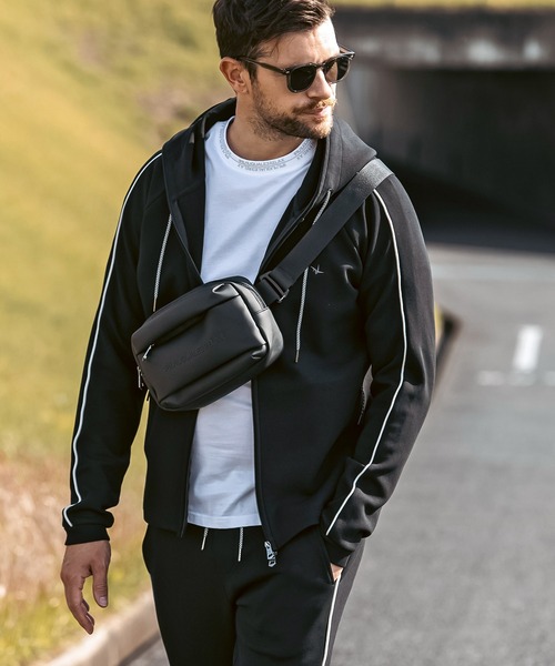 1PIU1UGUALE3  RELAX （ウノピゥウノウグァーレトレ リラックス）の「1PIU1UGUALE3 RELAX(ウノピゥウノウグァーレトレ リラックス)ネックライン ダブルロゴ スマートシルエット シルケット生地 長袖Tシャツ ロングTシャツ（Tシャツ/カットソー・メンズ・カーキ/ブラック/ホワイト・XXL/S/M/L/XL）」の8枚目の写真