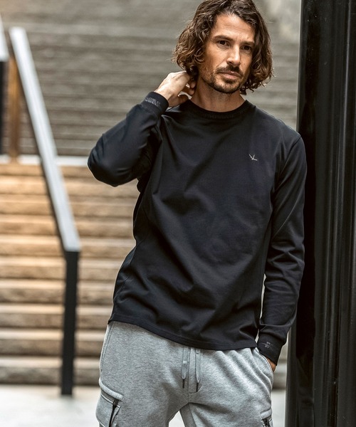 1PIU1UGUALE3  RELAX （ウノピゥウノウグァーレトレ リラックス）の「1PIU1UGUALE3 RELAX(ウノピゥウノウグァーレトレ リラックス)ネックライン ダブルロゴ スマートシルエット シルケット生地 長袖Tシャツ ロングTシャツ（Tシャツ/カットソー・メンズ・カーキ/ブラック/ホワイト・XXL/S/M/L/XL）」の11枚目の写真