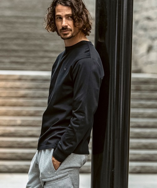 1PIU1UGUALE3  RELAX （ウノピゥウノウグァーレトレ リラックス）の「1PIU1UGUALE3 RELAX(ウノピゥウノウグァーレトレ リラックス)ネックライン ダブルロゴ スマートシルエット シルケット生地 長袖Tシャツ ロングTシャツ（Tシャツ/カットソー・メンズ・カーキ/ブラック/ホワイト・XXL/S/M/L/XL）」の12枚目の写真