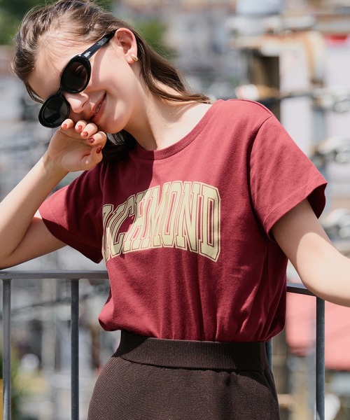 coca(coca)(コカ)の「サイドスリットプリントTシャツ(Tシャツ/カットソー・レディース・ワイン/ネイビー/ブラウン/ホワイト・S/M/L)」の4枚目の写真