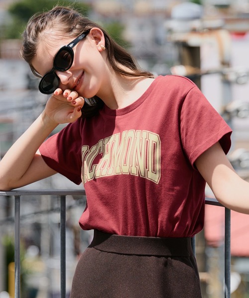 coca(coca)(コカ)の「サイドスリットプリントTシャツ(Tシャツ/カットソー・レディース・ワイン/ネイビー/ブラウン/ホワイト・S/M/L)」の5枚目の写真