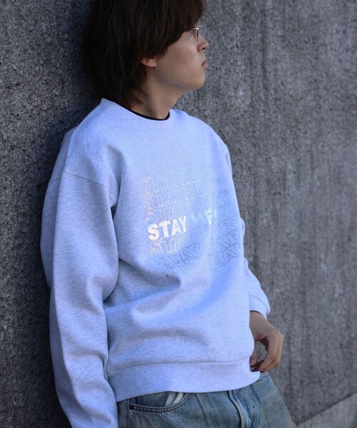 FFEIN（フェイン）の「【FFEIN（フェイン）】ヘビーウエイトぼかしメッセージロゴスウェット / 裏起毛 スウェット クルーネック プリント（スウェット・メンズ・ブラウン/アッシュグレー/ネイビー/その他1/ブラック・SMALL/MEDIUM/LARGE）」の5枚目の写真