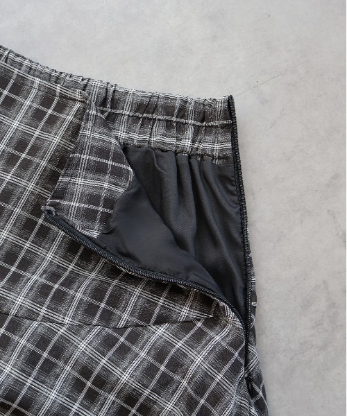 ad thie（アドティエ）の「イレヘムデザイン チェックスカート（スカート・レディース・ブラック/ネイビー・FREE）」の6枚目の写真