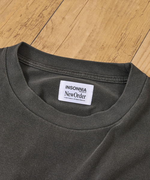 Insonnia PROJECTS（インソニアプロジェクト）の「Insonnia Projects インソニアプロジェクツ / NEW ORDER BROTHER HOOD TEE ニューオーダー ブラザーフッドグラフィックプリントTシャツ バンドTシャツ / IP-NWO-022（Tシャツ/カットソー・メンズ・ホワイト/ブラック・3/2/1/0）」の22枚目の写真