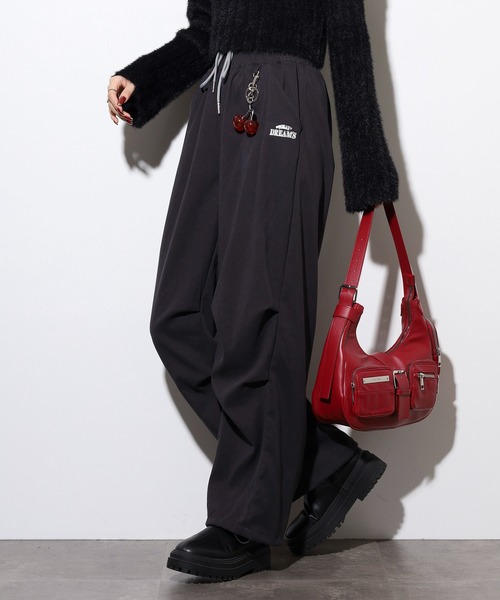 .WORKS(ドットワークス)の「.works チャーム付パラシュートパンツ(その他パンツ・レディース・カーキ/ブラック/ダークグレー・M)」の10枚目の写真