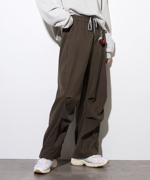 .WORKS(ドットワークス)の「.works チャーム付パラシュートパンツ(その他パンツ・レディース・カーキ/ブラック/ダークグレー・M)」の16枚目の写真