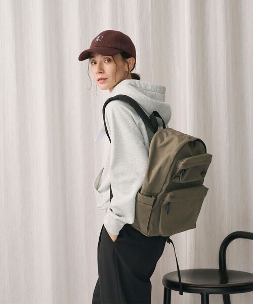 BEAUTY&YOUTH UNITED ARROWS(ビューティーアンドユースユナイテッドアローズ)の「ダブル ポケット リュック 撥水(バックパック/リュック・レディース・ブラック/オリーブ・FREE)」の4枚目の写真