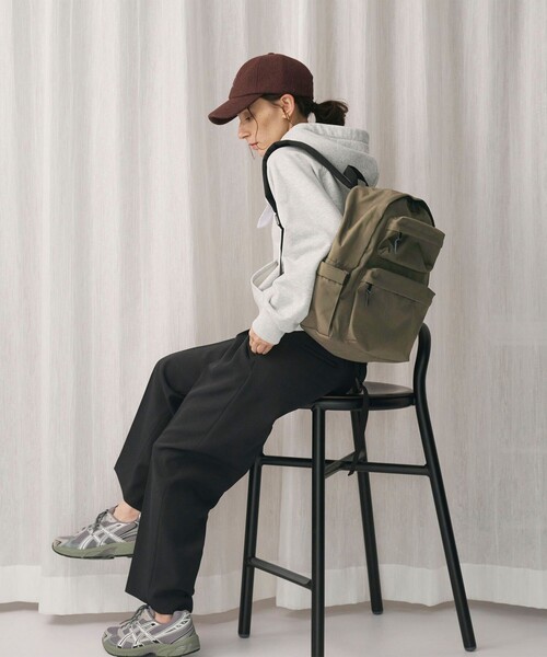 BEAUTY&YOUTH UNITED ARROWS(ビューティーアンドユースユナイテッドアローズ)の「ダブル ポケット リュック 撥水(バックパック/リュック・レディース・ブラック/オリーブ・FREE)」の5枚目の写真