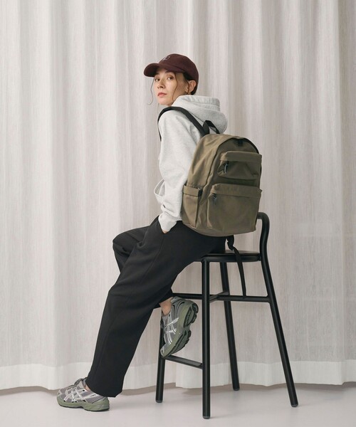 BEAUTY&YOUTH UNITED ARROWS(ビューティーアンドユースユナイテッドアローズ)の「ダブル ポケット リュック 撥水(バックパック/リュック・レディース・ブラック/オリーブ・FREE)」の6枚目の写真