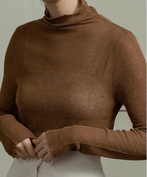 lawgy(ラウジー)の「sheer high neck rib tops / シアーハイネックリブトップス(Tシャツ/カットソー・レディース・クリーム/ブラウン・FREE)」の2枚目の写真