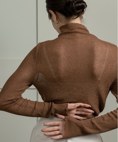 lawgy(ラウジー)の「sheer high neck rib tops / シアーハイネックリブトップス(Tシャツ/カットソー・レディース・クリーム/ブラウン・FREE)」の6枚目の写真