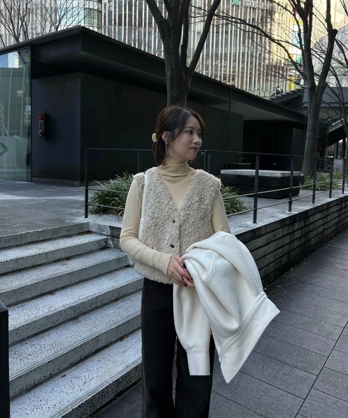 lawgy(ラウジー)の「sheer high neck rib tops / シアーハイネックリブトップス(Tシャツ/カットソー・レディース・クリーム/ブラウン・FREE)」の4枚目の写真