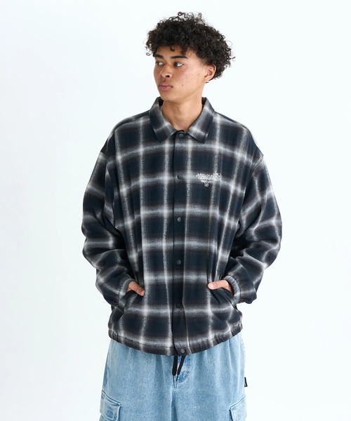 DC SHOES(ディーシーシューズ)の「25 COACHES JACKET /DCロゴ刺繍ワンポイントオーバーサイズコーチジャケット(その他アウター・メンズ・ブラック系その他/ライトブルー/ライトインディゴブルー/ブラック系その他2/ブラック系その他3・MEDIUM/X-LARGE/LARGE)」の3枚目の写真