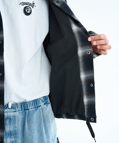 DC SHOES(ディーシーシューズ)の「25 COACHES JACKET /DCロゴ刺繍ワンポイントオーバーサイズコーチジャケット(その他アウター・メンズ・ブラック系その他/ライトブルー/ライトインディゴブルー/ブラック系その他2/ブラック系その他3・MEDIUM/X-LARGE/LARGE)」の13枚目の写真