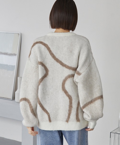 MONO-MART(モノマート)の「モヘアタッチ エンブロイダリー柄 オーバーサイズ クルーネックニット(ニット/セーター・レディース・チャコールグレー/ブラウン/ネイビー/アイボリー/ブラック・L/M)」の12枚目の写真
