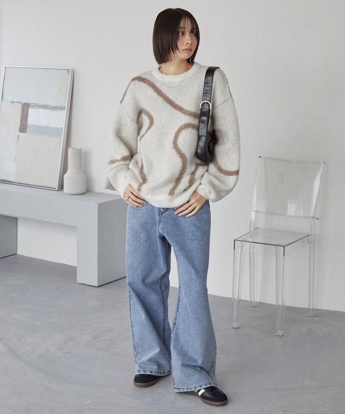 MONO-MART(モノマート)の「モヘアタッチ エンブロイダリー柄 オーバーサイズ クルーネックニット(ニット/セーター・レディース・チャコールグレー/ブラウン/ネイビー/アイボリー/ブラック・L/M)」の13枚目の写真