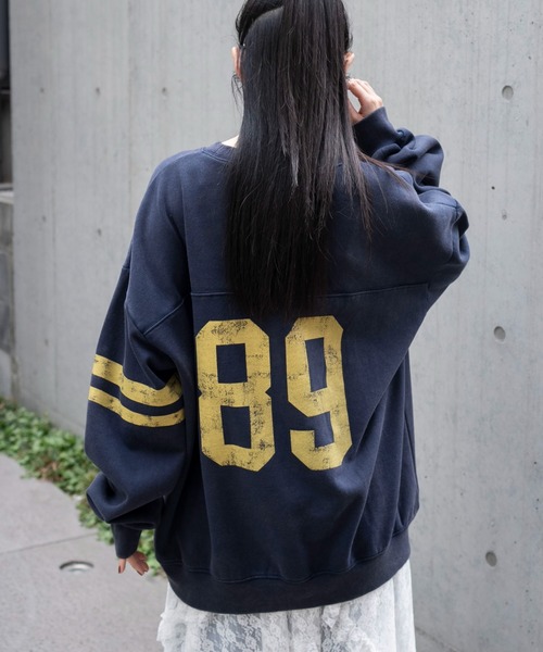 WEGO（ウィゴー）の「WEGO/【25年秋冬新作】ケミカルウォッシュナンバリングプルオーバー（スウェット・メンズ・ネイビー/レッド/ブラック系その他・MEDIUM/LARGE）」の12枚目の写真