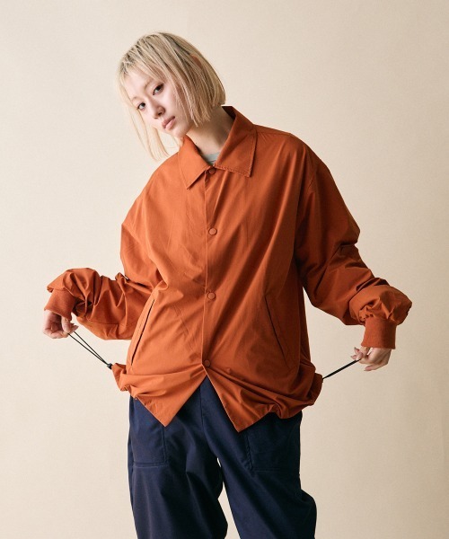 rehacer(レアセル)の「rehacer : Wide Curve Coach Jacket / ワイドカーヴコーチジャケット(ブルゾン・レディース・ブラック/カーキ/オレンジ・SMALL)」の3枚目の写真