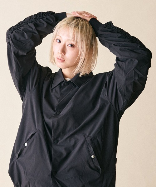 rehacer(レアセル)の「rehacer : Wide Curve Coach Jacket / ワイドカーヴコーチジャケット(ブルゾン・レディース・ブラック/カーキ/オレンジ・SMALL)」の2枚目の写真