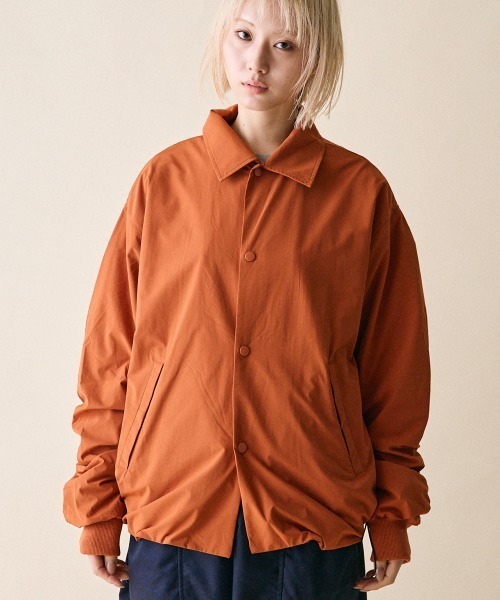 rehacer(レアセル)の「rehacer : Wide Curve Coach Jacket / ワイドカーヴコーチジャケット(ブルゾン・レディース・ブラック/カーキ/オレンジ・SMALL)」の9枚目の写真