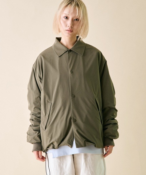 rehacer(レアセル)の「rehacer : Wide Curve Coach Jacket / ワイドカーヴコーチジャケット(ブルゾン・レディース・ブラック/カーキ/オレンジ・SMALL)」の4枚目の写真