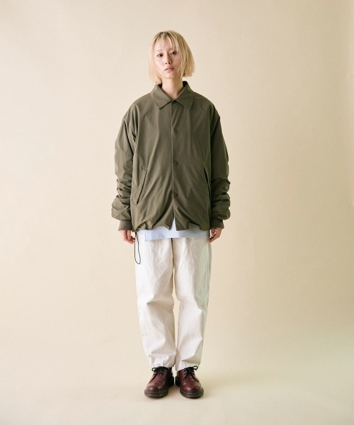 rehacer(レアセル)の「rehacer : Wide Curve Coach Jacket / ワイドカーヴコーチジャケット(ブルゾン・レディース・ブラック/カーキ/オレンジ・SMALL)」の8枚目の写真