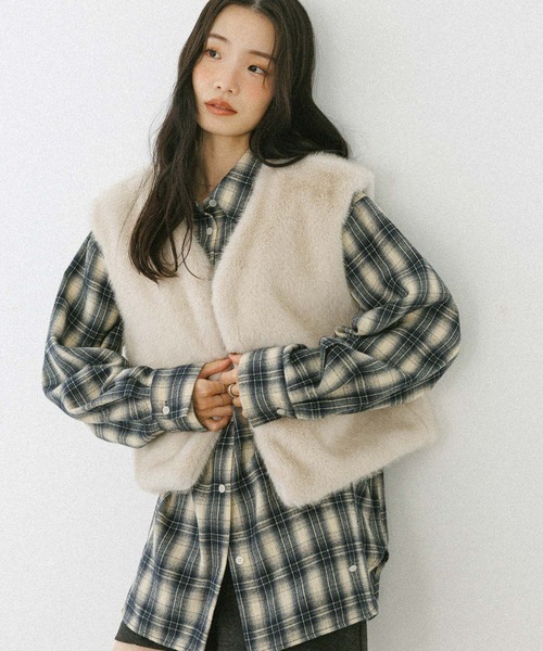 Heather（ヘザー）の「MIXファーショートベスト　604697（ベスト・レディース・ベージュ/ブラウン/アイボリー・FREE）」の4枚目の写真