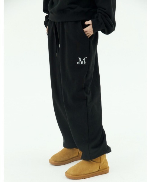 MUCENT(ムセント)の「A'GEM/9 × .kom 『MUCENT/ムーセント』 LASH METAL LOGO JOGGER SWEAT WIDE PANT/ラッシュメタルロゴジョガーワイドパンツ(その他パンツ・レディース・グレー/ブラック/アイボリー・S)」の3枚目の写真