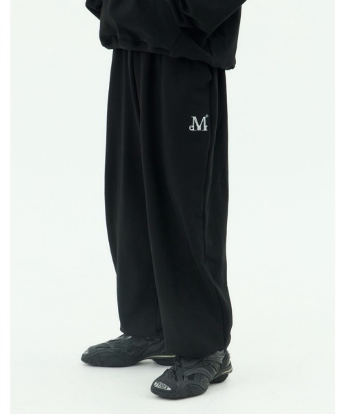 MUCENT(ムセント)の「A'GEM/9 × .kom 『MUCENT/ムーセント』 LASH METAL LOGO JOGGER SWEAT WIDE PANT/ラッシュメタルロゴジョガーワイドパンツ(その他パンツ・レディース・グレー/ブラック/アイボリー・S)」の5枚目の写真