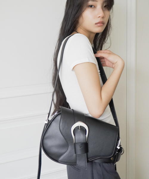 IUGAMAKARAS（イウガマカラス）の「H-Buckle Holster Bag（ショルダーバッグ・レディース・その他・FREE）」の4枚目の写真