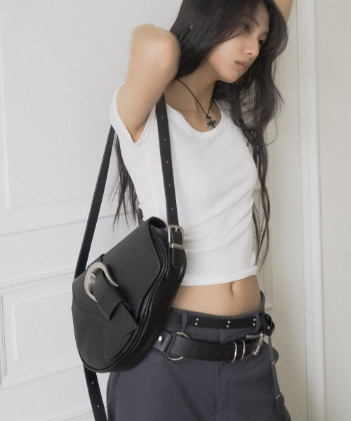 IUGAMAKARAS（イウガマカラス）の「H-Buckle Holster Bag（ショルダーバッグ・レディース・その他・FREE）」の5枚目の写真