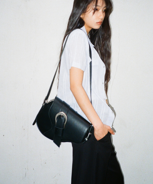 IUGAMAKARAS（イウガマカラス）の「H-Buckle Holster Bag（ショルダーバッグ・レディース・その他・FREE）」の9枚目の写真