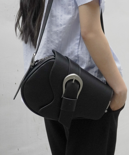 IUGAMAKARAS（イウガマカラス）の「H-Buckle Holster Bag（ショルダーバッグ・レディース・その他・FREE）」の11枚目の写真