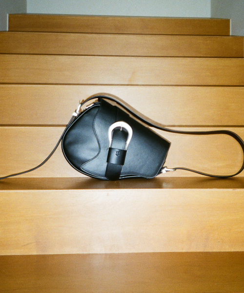 IUGAMAKARAS（イウガマカラス）の「H-Buckle Holster Bag（ショルダーバッグ・レディース・その他・FREE）」の13枚目の写真