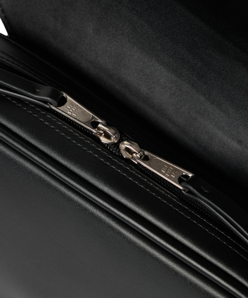 IUGAMAKARAS（イウガマカラス）の「H-Buckle Holster Bag（ショルダーバッグ・レディース・その他・FREE）」の20枚目の写真