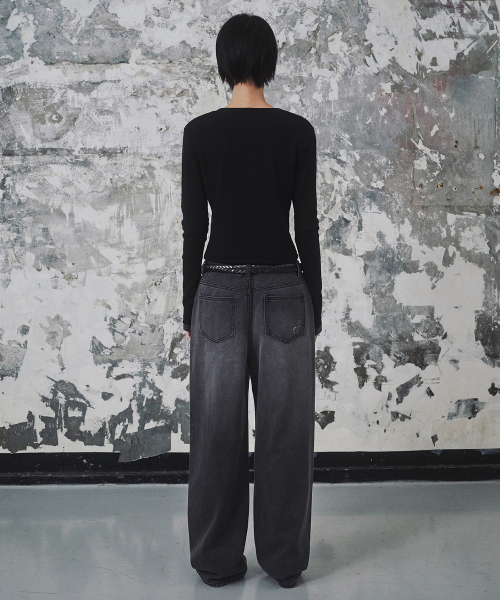 MUSINSA STANDARD WOMAN（ムシンサスタンダードウーマン）の「ウィメンズデストロイドルーズストレートデニムパンツ[ウォッシュドブラック]（デニムパンツ・レディース・その他・30/24/25/26/27/28/29）」の3枚目の写真