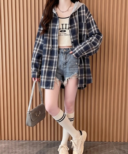 cammie(キャミー)の「カジュアルフード付きチェックシャツ(シャツ/ブラウス・レディース・ブラック/ネイビー・M/L)」の2枚目の写真