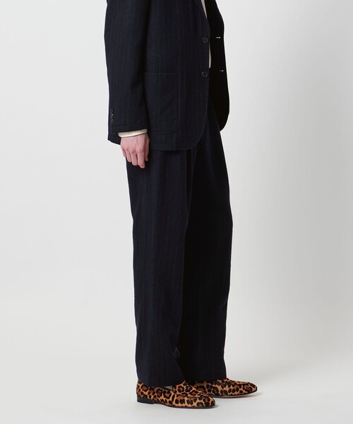 District(ディストリクト)の「<District>シュリンク サージ 2プリーツ テーパードパンツ(スラックス・メンズ・ダークブラウン/ネイビー・M/L/S)」の1枚目の写真